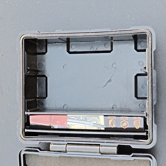 Roughneck magnetic storage box - Picture 3 of 8